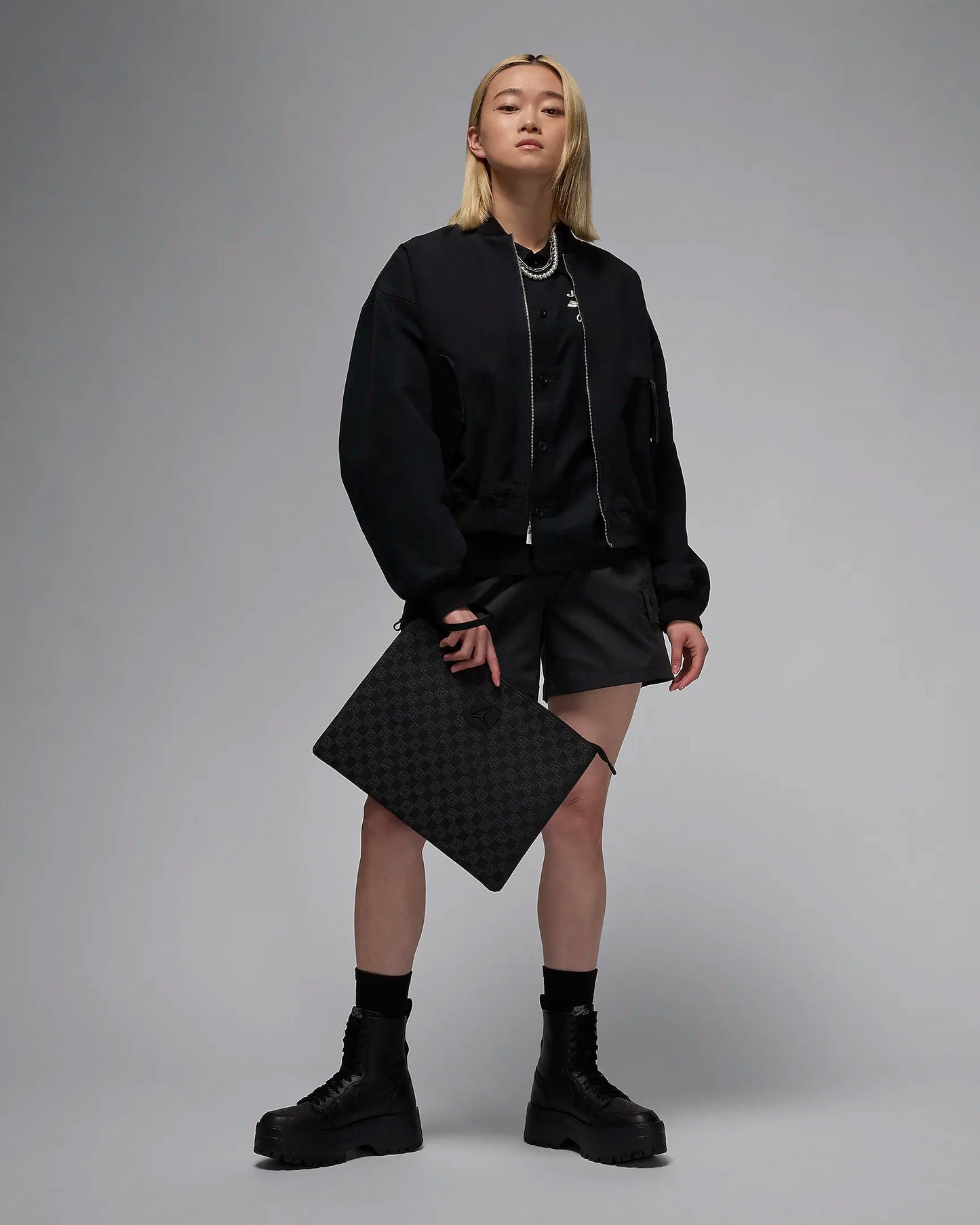 Jordan Monogram Pouch (0.98L)