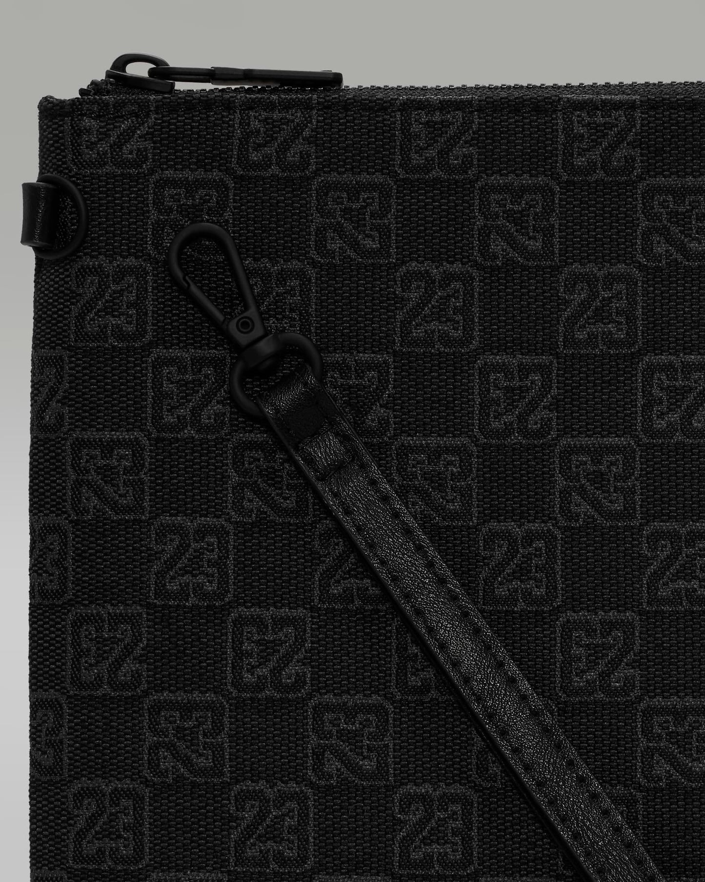 Jordan Monogram Pouch (0.98L)