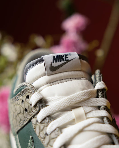 NIKE MENS LIFESTYLE SHOE DUNK LOW VINTAGE GREEN DARK STUCCO