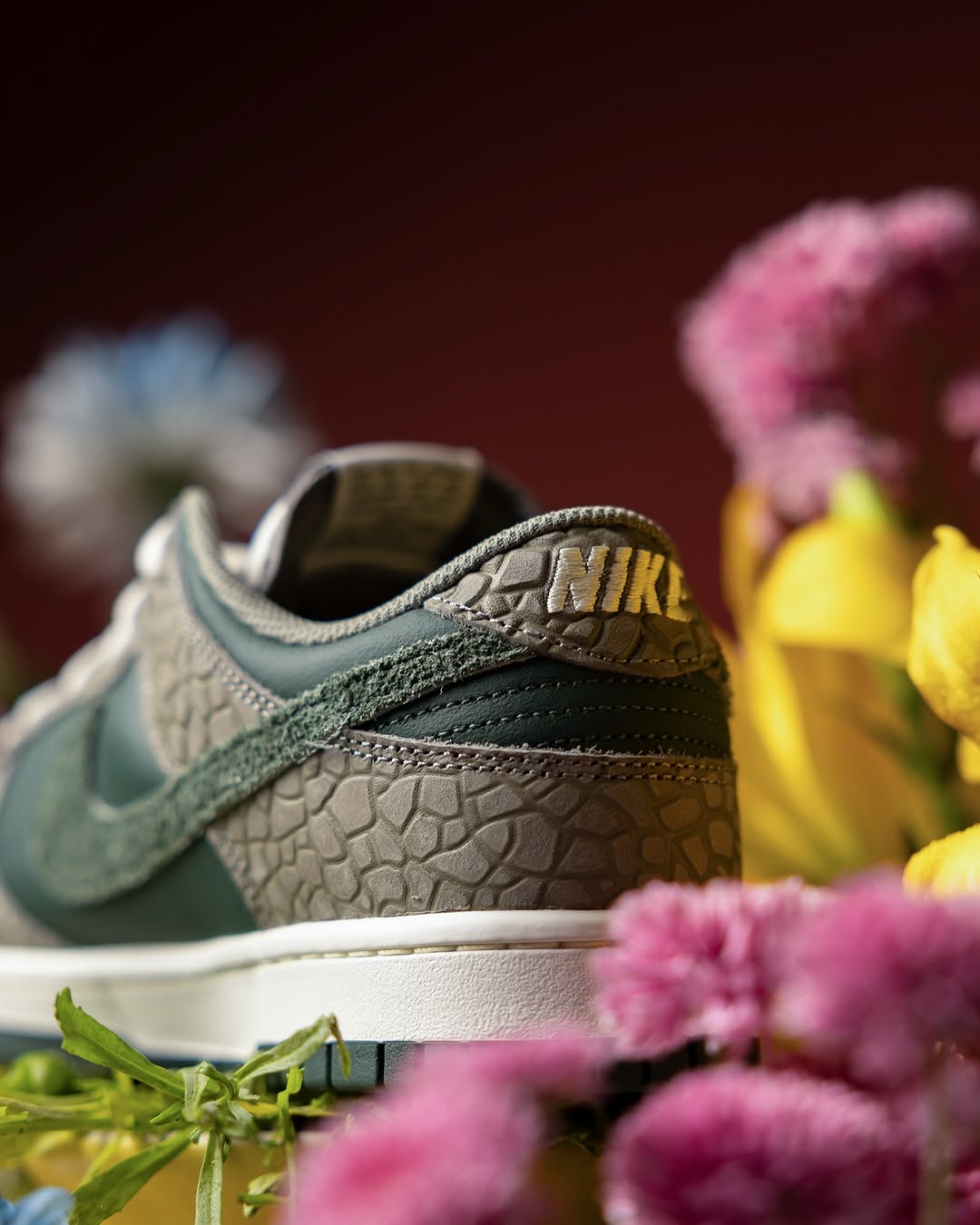 NIKE MENS LIFESTYLE SHOE DUNK LOW VINTAGE GREEN DARK STUCCO