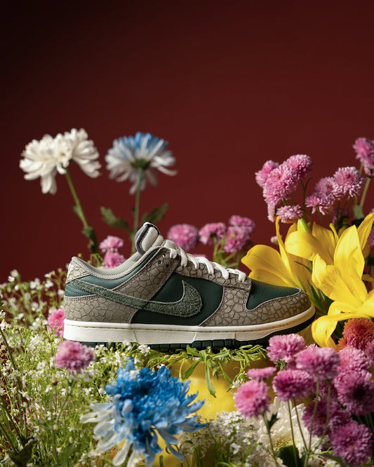 NIKE MENS LIFESTYLE SHOE DUNK LOW VINTAGE GREEN DARK STUCCO